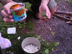 キャンプクッキングでナメコ汁を作る