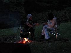 子供達で火の番