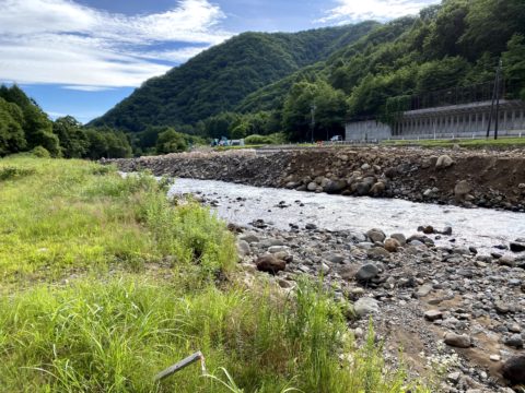 七入駐車場前の檜枝岐川の状況